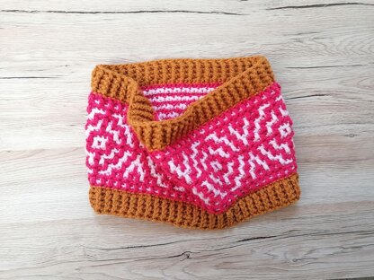 Easy Mosaic Crochet Cowl