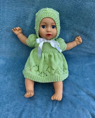 Pinecone Dolls Dresses and Bonnet (no 140)