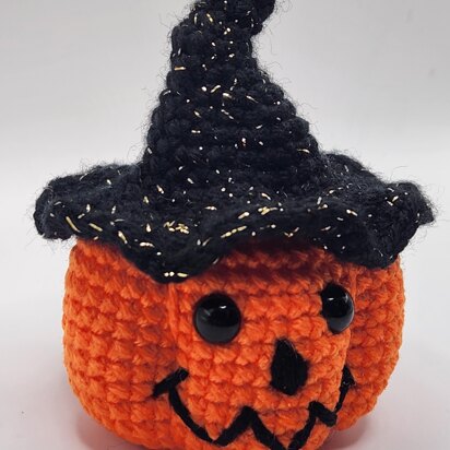 Pumpkin Witch Amigurumi