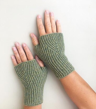 Hosta fingerless gloves