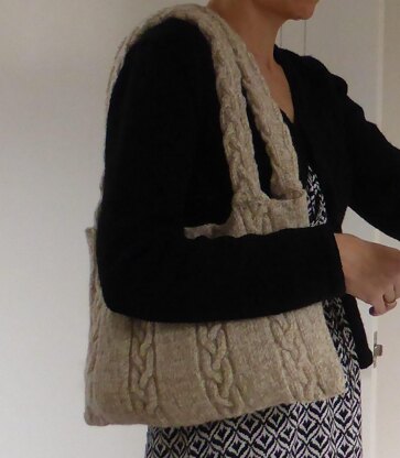 Bridget - 8ply cabled bag