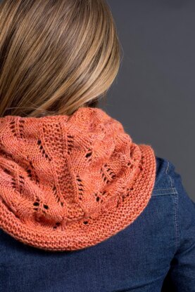 Faded Rose Cowl