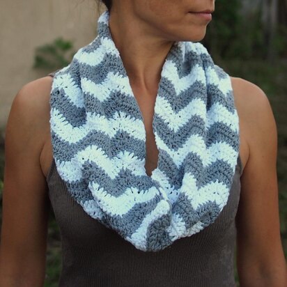 Chevron zig zag ripple infinity cirlce scarf