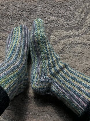 Stretchy knitted-effect crochet socks