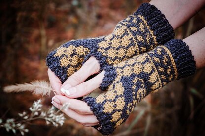 Bee Fingerless Mittens