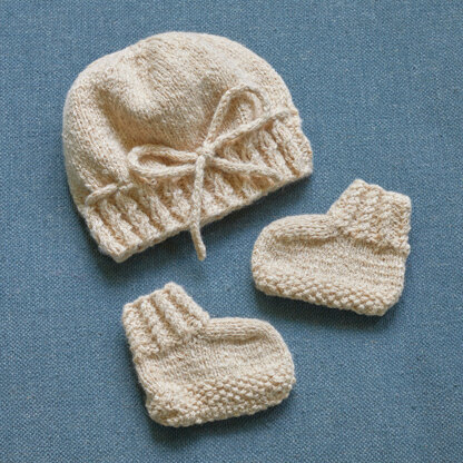 1146 Warwick - Hat and Booties Knitting Pattern for Babies in Valley Yarns Whately