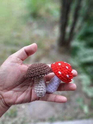 Crochet mushrooms Red Amanita and Shitake, for making key ring, car charm, toys, baby mobile