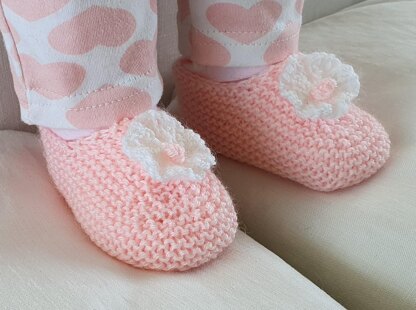 Angelica - 4ply Baby shoes with knitted flower