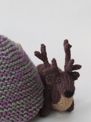 Deer in the heather tea cosy