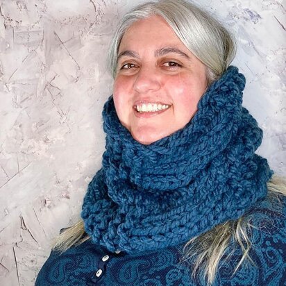 Flying Off the Needles Cowl