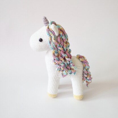 Amethyst the Unicorn Amigurumi