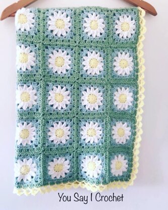 Daisy Crochet Blanket with Scallop Border