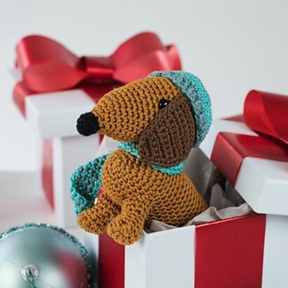 Dachshund Through the Snow Amigurumi