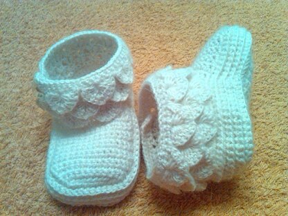 Crocodile Stitch Baby Booties