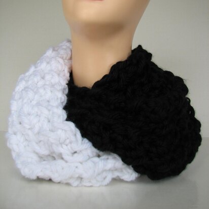 Yin Yang Contrast Cowl