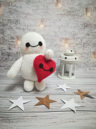 Toy knitting pattern Valentine's Day Baymax and the heart Valentine's