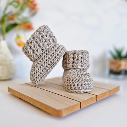 Baby Booties Puff 'V' Stitch