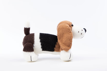 Herbie the Basset Hound in Deramores Studio DK - Downloadable PDF