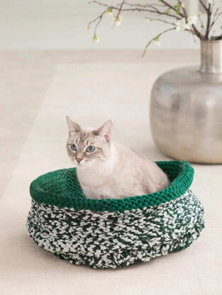 Cat Bed in Lion Brand Fettuccini - L50095 - Downloadable PDF