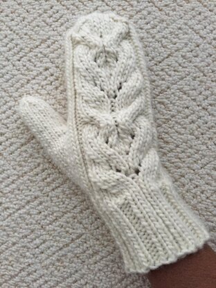 Heartflower Cabled Mittens