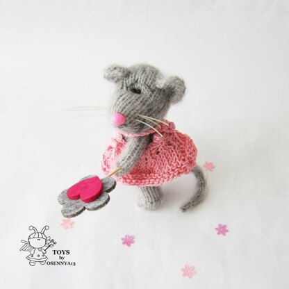 Mouse in pink sundress