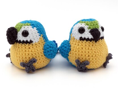 Amigurumi Blue and Gold Macaw
