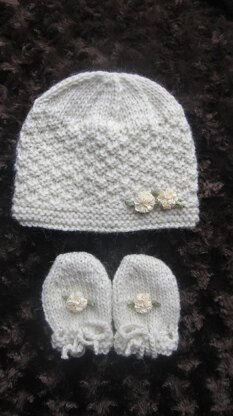 BABY CASHMERE HAT AND MITTENS