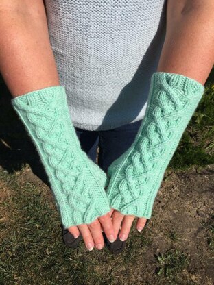 Carnegie Cabled Mitts