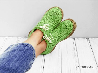 Green mocassins