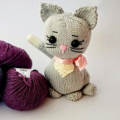 Sitting Pretty Kitten - knitting pattern