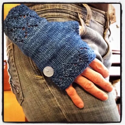 Leafy Fingerless Mitt