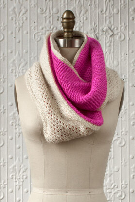 Florido Cowl in Manos del Uruguay Silk Blend Semi-Solid - 2013G