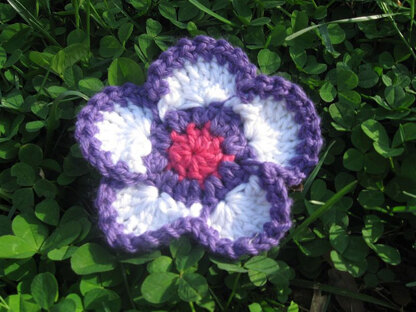 100 Flowers to Knit and Crochet