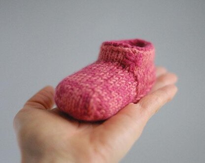 Baby booties that Stay on 'Style Noah'