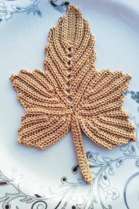 Crochet Halloween Fall maple leaf