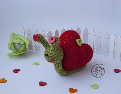 Snail heart amigurumi