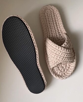 Criss Cross Slippers Crochet Pattern, Crochet Slides with Straps Video Tutorial