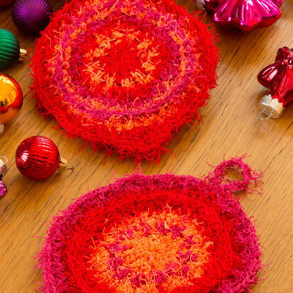 Retro Ornament in Red Heart Scrubby - LW5042 - Downloadable PDF