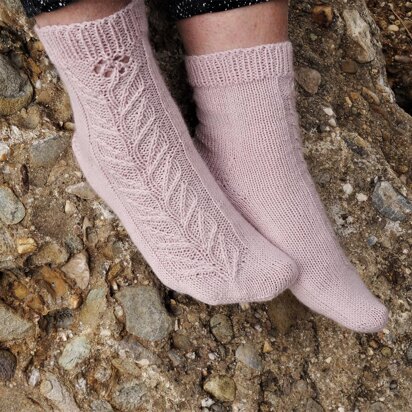 Lonely Bloom Socks - knitting pattern