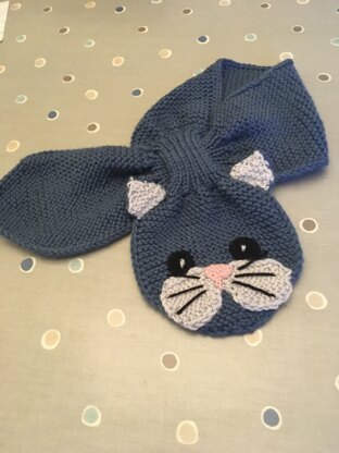 Evie's Claudine the cat scarf