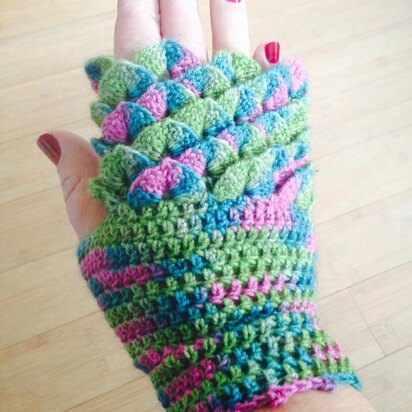 Dragon Scale / Crocodile Stitch Fingerless Mittens