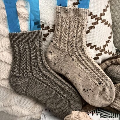 Frill Socks - knitting pattern