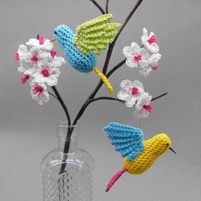 Little flying bird hanging decoration & flower pot stick - easy from scraps of yarn