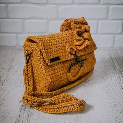 Bag with ruffles