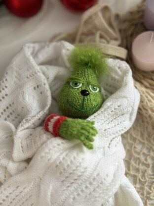 Baby Grinch Christmas knitting pattern