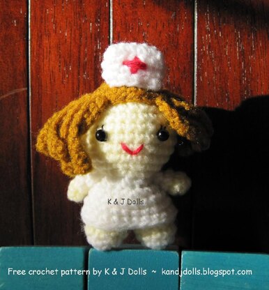 Little Nurse - German translation - Free amigurumi doll crochet pattern