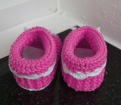 Häkelanleitung Babyschühchen mit Schleife