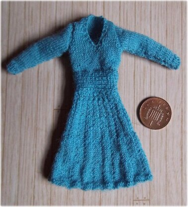 1:12th scale Ladies dress and snood c. 1939