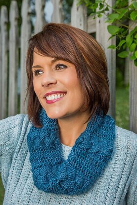 Reversible Cabled Cowl in Two Sizes #701