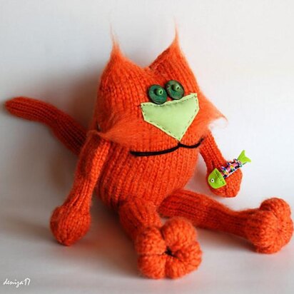 Fat Cat (knitted round) - knitting pattern